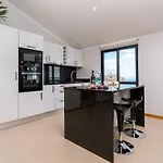Casa Raimunda, Big With Amazing Views * Arco da Calheta (Madeira)