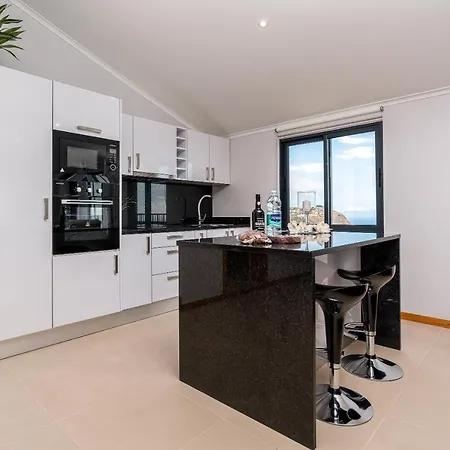 Casa Raimunda, Big With Amazing Views * Arco da Calheta (Madeira)