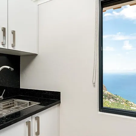 Casa Raimunda, Big With Amazing Views Lägenhet Arco da Calheta (Madeira)