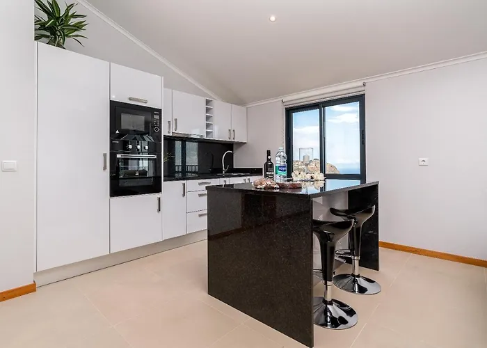 Casa Raimunda, Big With Amazing Views * Arco da Calheta (Madeira)