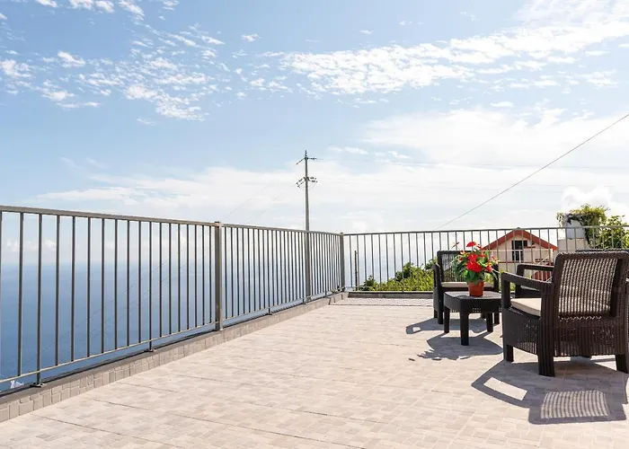 Casa Raimunda, Big With Amazing Views * Arco da Calheta (Madeira)